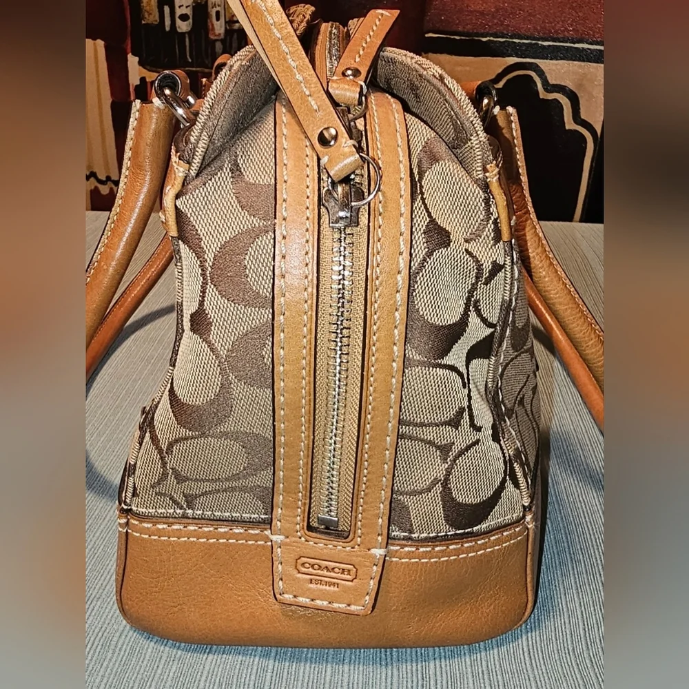 Coach Brown and Tan Signature Handbag - Picture 4 of 11